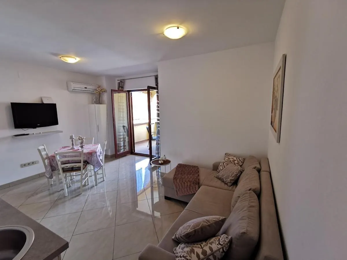 Apartments Lea 2 Malinska Croatia
